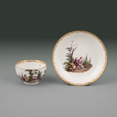 Lot 636 - A Meissen teacup and saucer