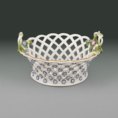 Lot 645 - A Meissen chestnut basket