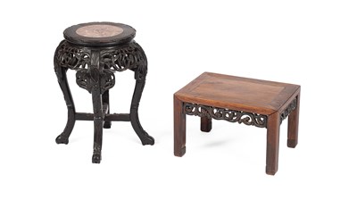 Lot 177 - A Chinese vase stand