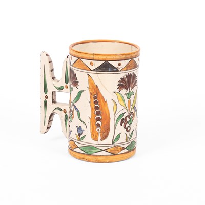 Lot 102 - A Cantagalli tankard in the Iznik style