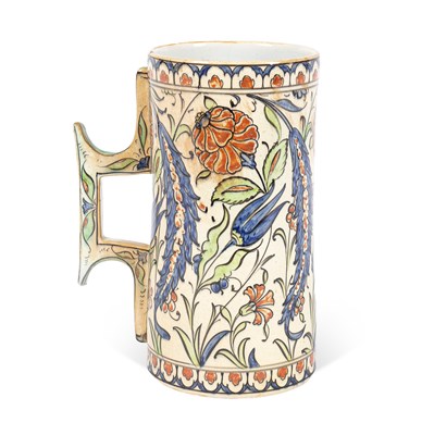 Lot 104 - A large Cantagalli Iznik style tankard