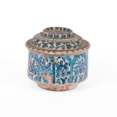 Lot 113 - A Multan bowl and cover