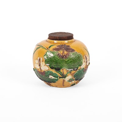 Lot 181 - A Chinese yellow ground ginger jar