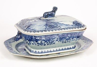 Lot 29 - A Chinese export blue and white tureen and cover